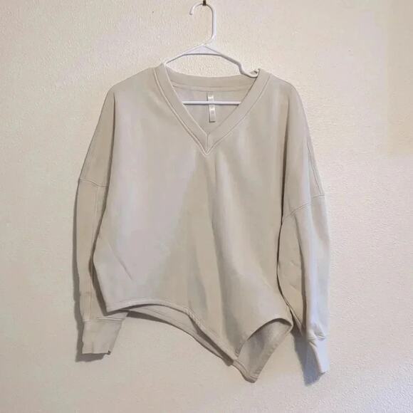 Fabletics asymmetrical cream sweater size S - Picture 2 of 6